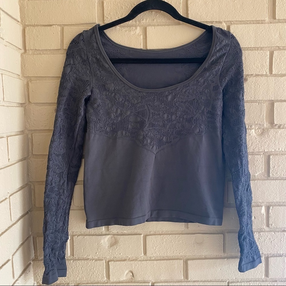 By Anthropologie Gray Seamless Long Sleeve Cropped Lace Shirt Top Size Small S